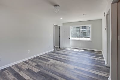 Building Photo - 1818 Vesta Ave