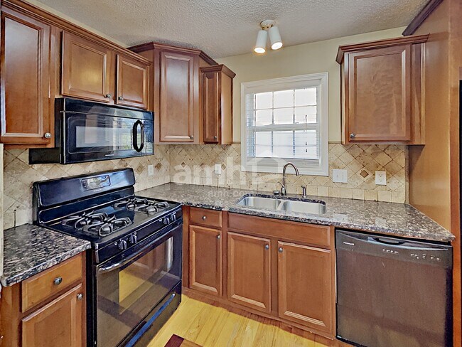 Foto del edificio - 387 Moreland Cir