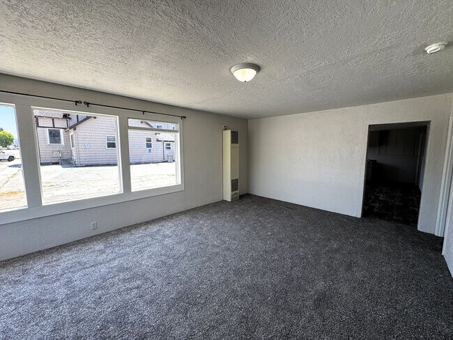Building Photo - 840 10th St