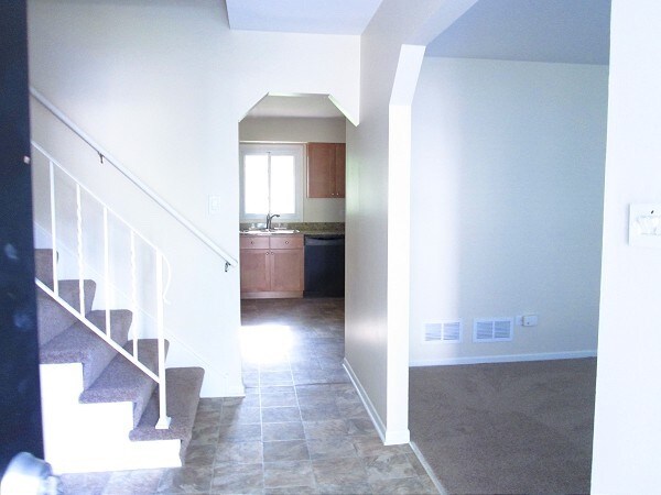 Building Photo - 22830 Lakeshore Dr