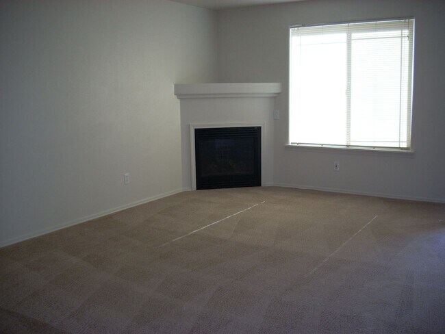 Foto del edificio - Conveniently Located 2 Bed/1.5 Bath Townhome in SW Redmond