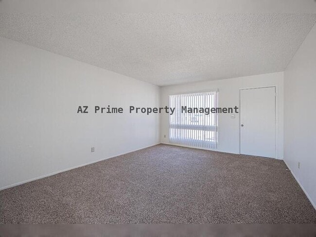 Foto del edificio - 8821 W Sahuaro Dr