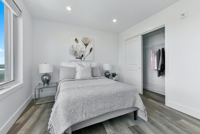 Foto del edificio - 585 Essex St