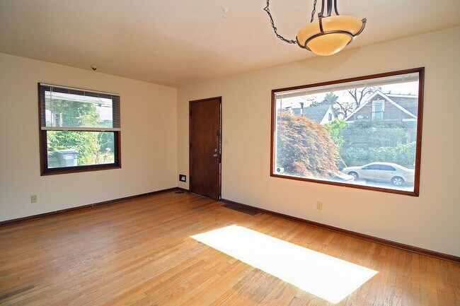 Foto del edificio - 11-17 NE 56th
