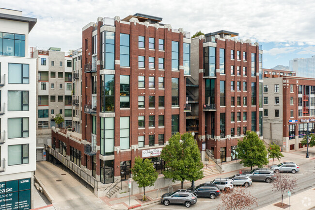 Building Photo - Broadway Park Lofts