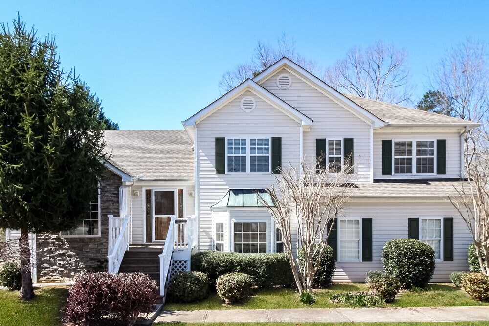 Foto principal - 301 Saddlewood Dr