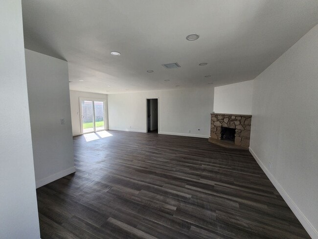 Building Photo - Newly Remodeled 3-Bedroom, 2-Bathroom Home...