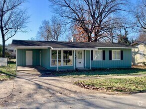 Building Photo - 603 Poplar Ave