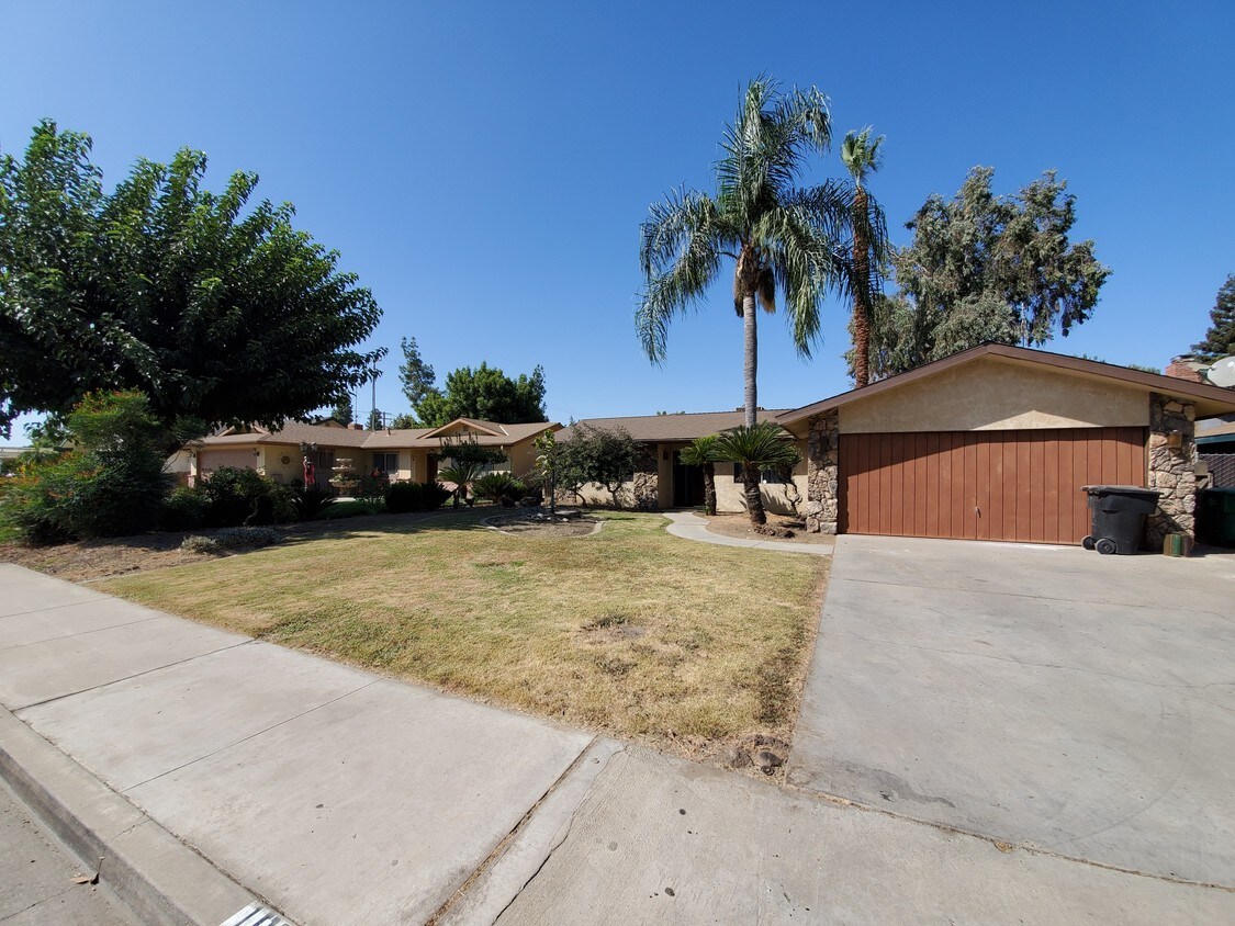 1035 N Beverly St, Porterville, CA 93257 House Rental in Porterville