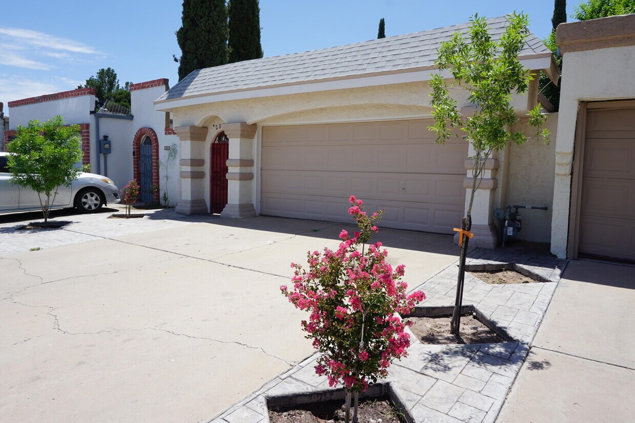 Primary Photo - 9274 Nottingham Dr