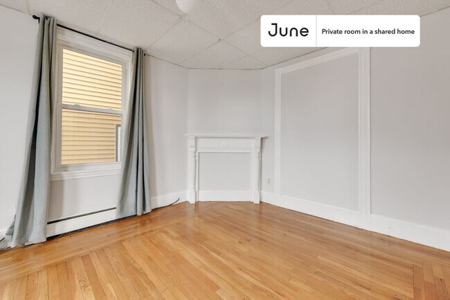 Foto del edificio - Room in Shared 3 bed/1 bath home