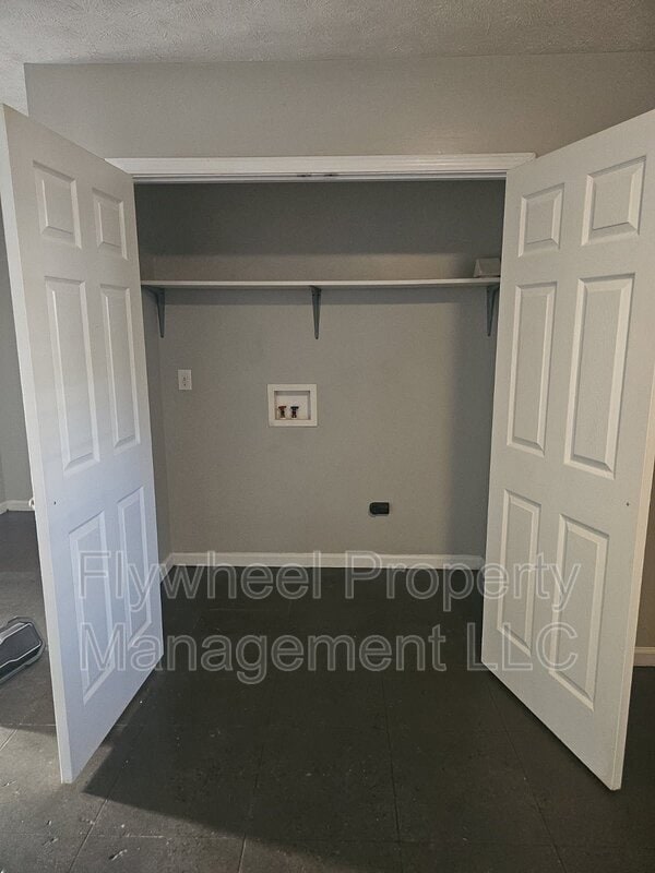 Building Photo - 2074 Leota St
