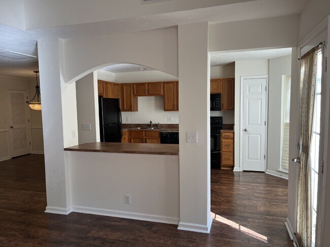 Building Photo - Charming 2 Bed, 2.5 Bath Townhouse in Nashville - Perfect Rental Opportunity!