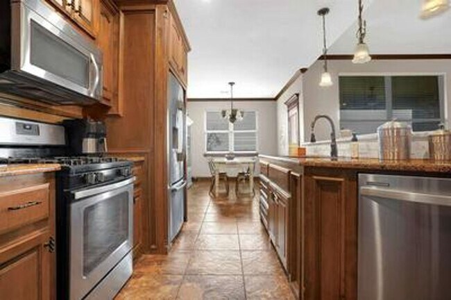 Building Photo - Eastlake Home! Dog Friendly with Owner App...