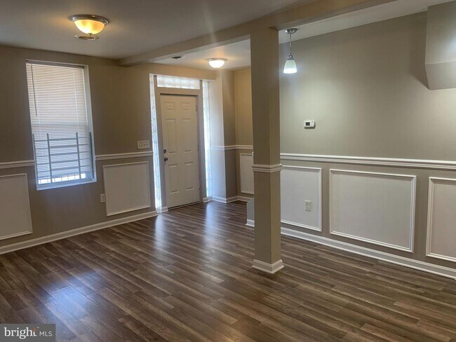 Foto del edificio - 2504 W Franklin St