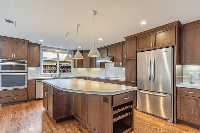 Foto del edificio - Remodeled 6-Bedroom House