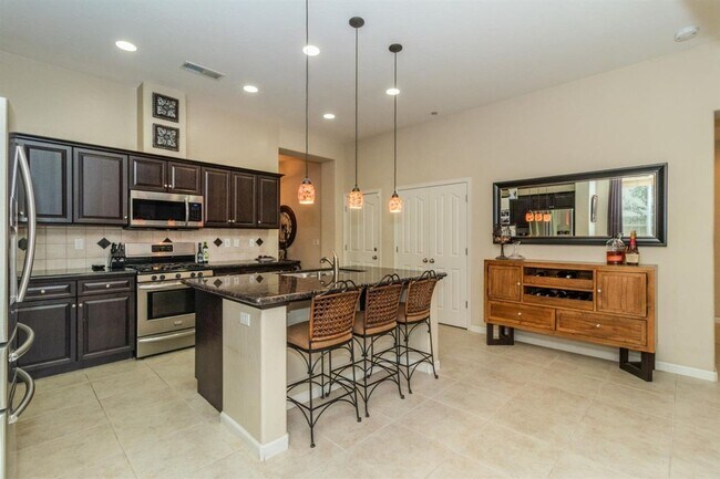 Foto del edificio - 10598 N. Whitney Avenue (Chestnut & Intern...