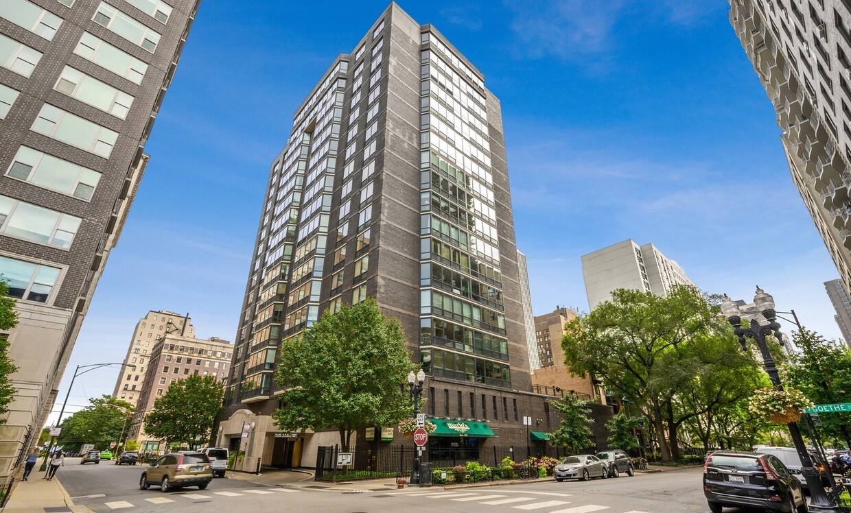 Primary Photo - 21 W Goethe St
