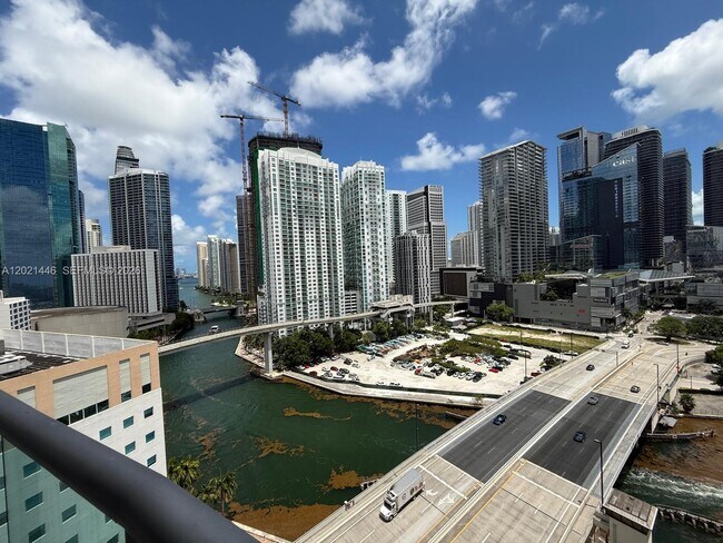 Building Photo - 350 S Miami Ave