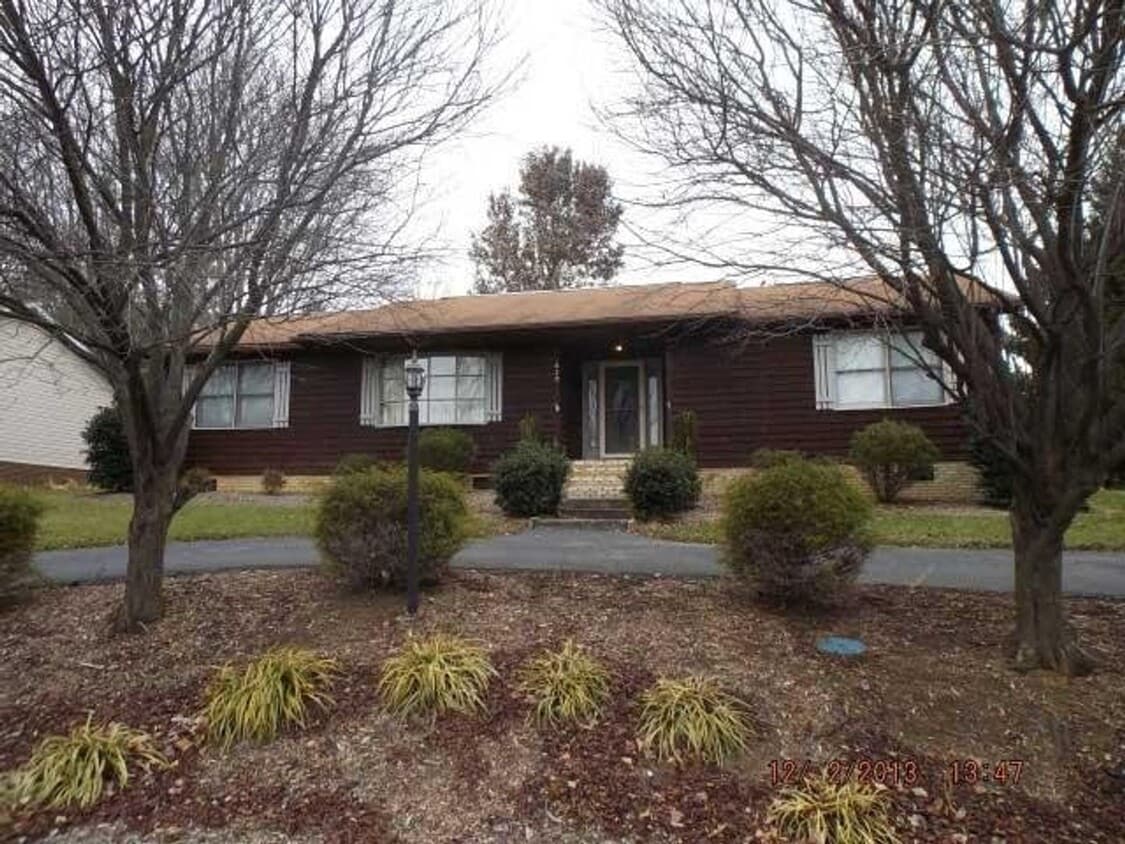 3 Bedroom 2 Bath House - 3 Bedroom 2 Bath House