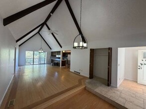 Building Photo - 1191 N Oakridge Dr E