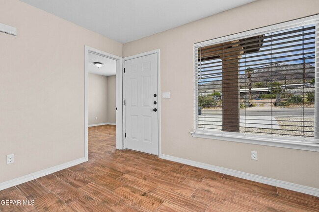 Foto del edificio - 8804 Eclipse St