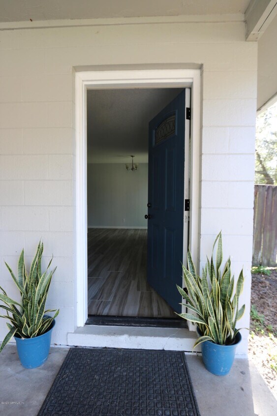 Foto principal - 135 Carole Rd