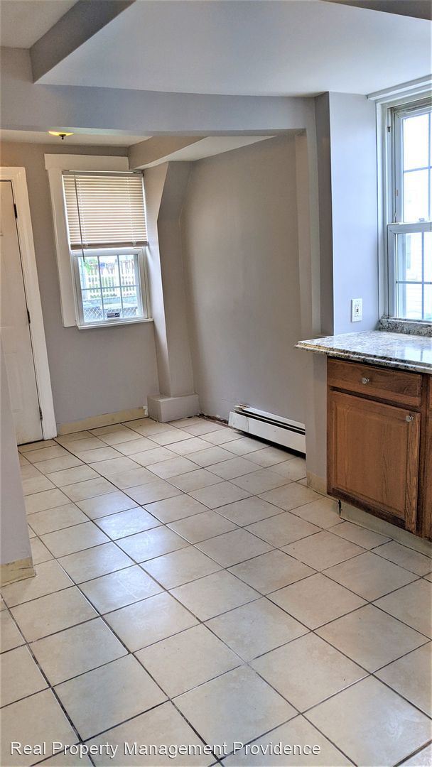 Building Photo - 3 br, 1 bath House - 188 Holden Street