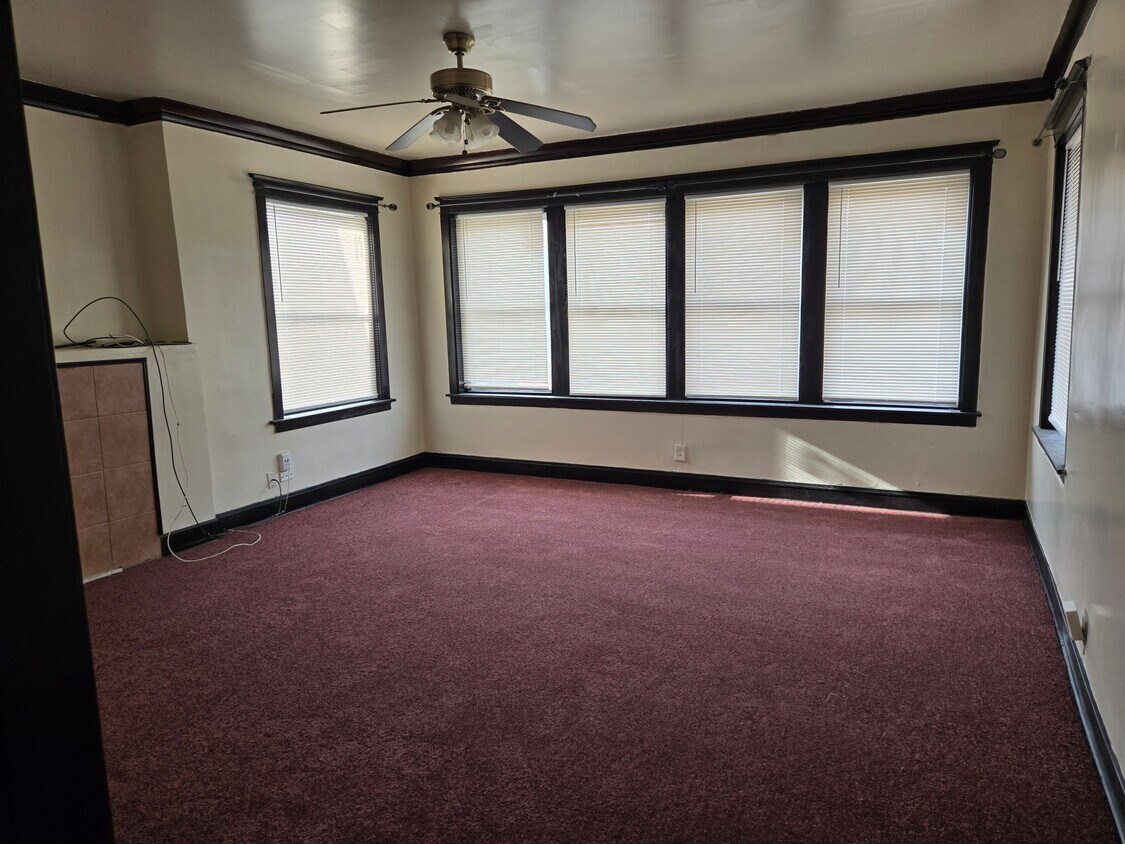 Foto del edificio - 6329 S Loomis Blvd