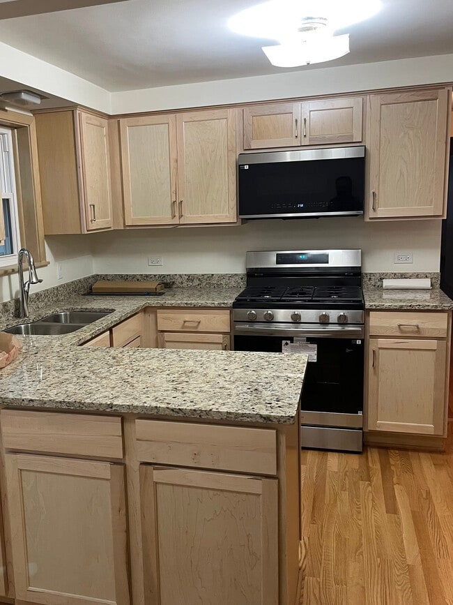 Building Photo - 6537 N Natoma Ave