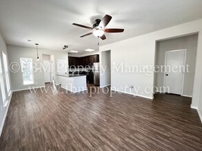 Building Photo - 818 Rose St