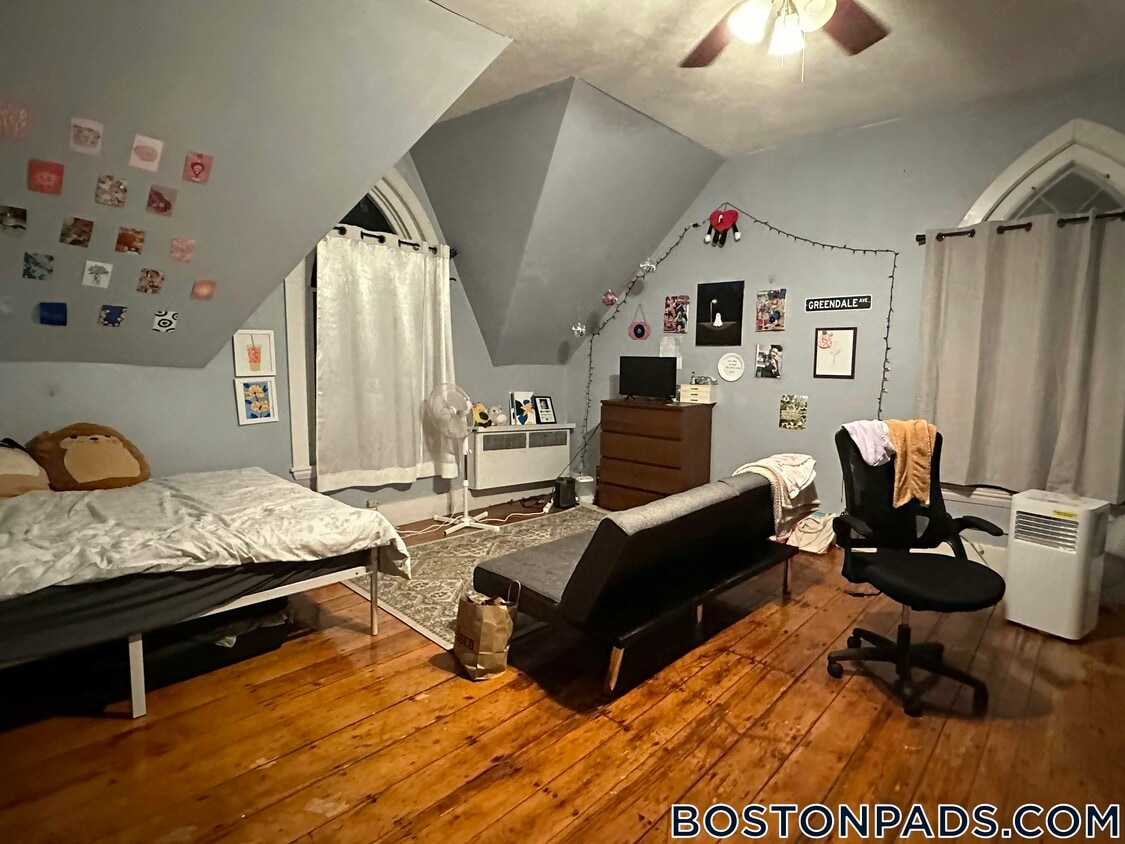 Foto principal - 139 Hillside St