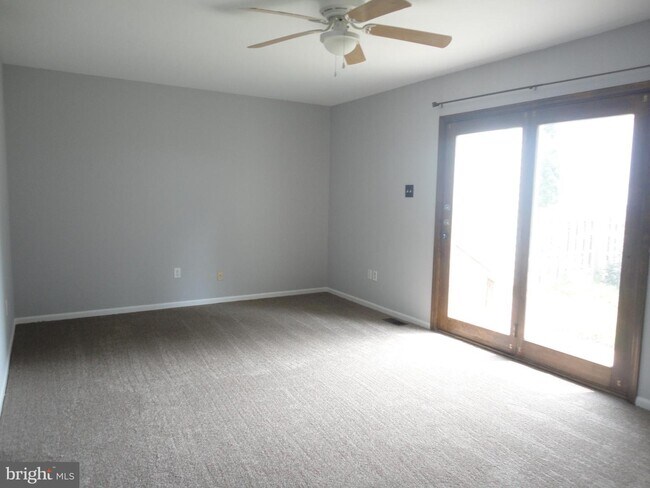 Building Photo - 2291 Memorial Ct