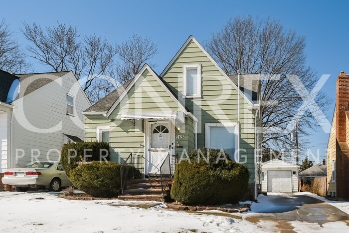 Primary Photo - Adorable 3 Bedroom Bungalow in Garfield He...