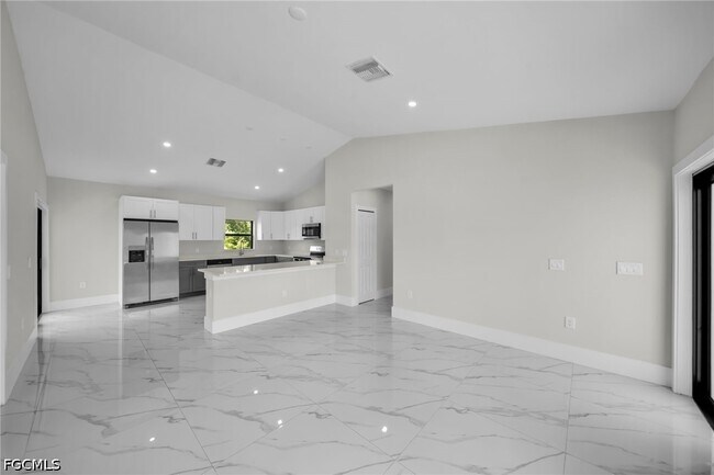 Building Photo - 633 Windermere Dr