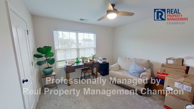 Building Photo - Beautiful Home w/Attached Garage and Fence...