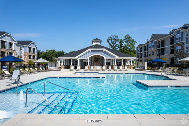 Building Photo - The Retreat at Sedgefield