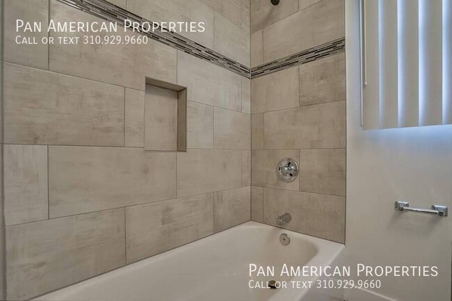 Foto del edificio - 451 W 4th St