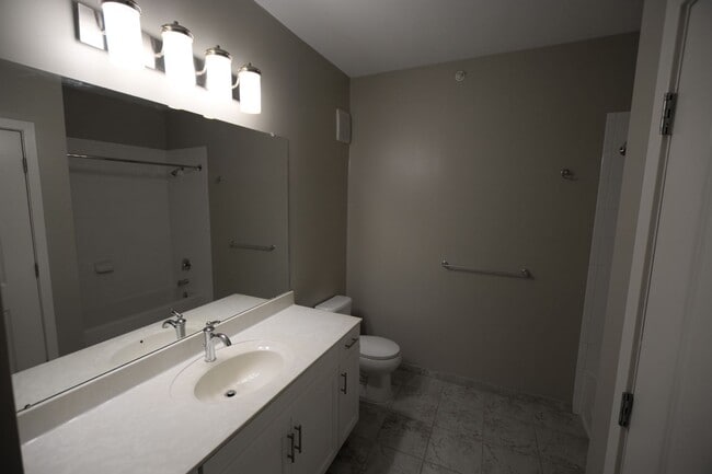 Interior Photo - One Glover