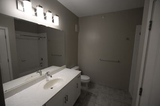 Interior Photo - One Glover
