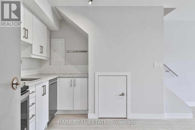 Building Photo - 592 Marlee Ave