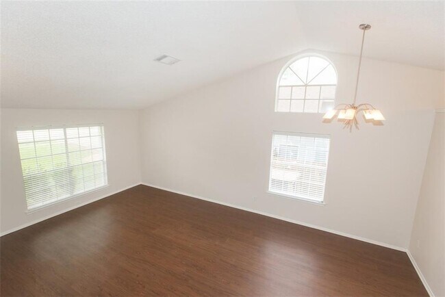 Foto del edificio - 2203 Rick Whinery Dr