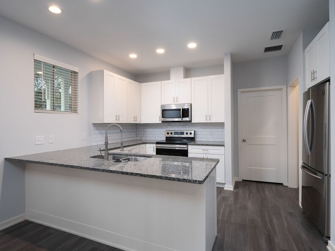 Primary Photo - Porter's Parkside - 4 Bedroom, 4 Bathroom ...