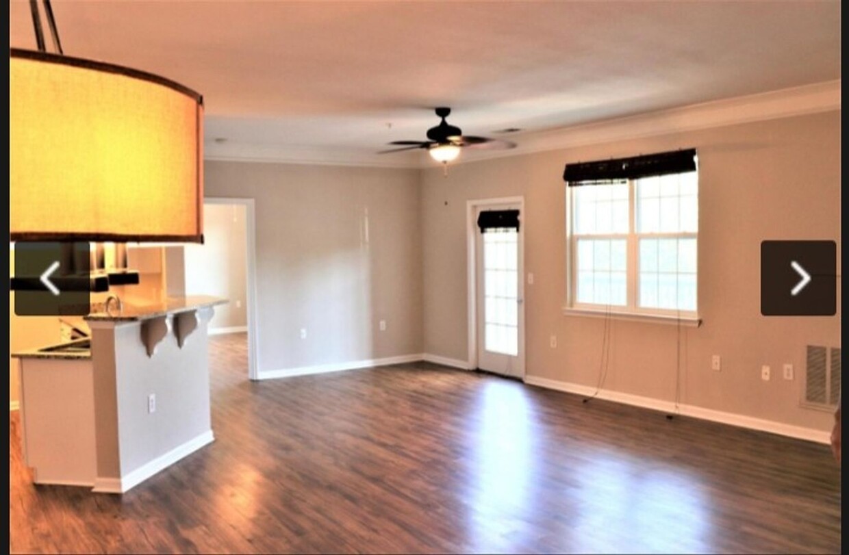 Primary Photo - 2 Bedroom 2 Bath Condo in Cambridge Lakes ...