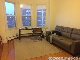 Building Photo - 1574 Tremont St