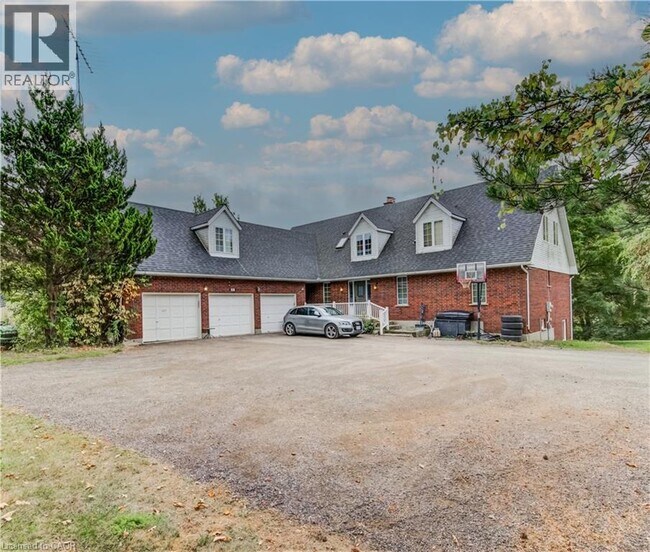 Building Photo - 685 Briardean Rd