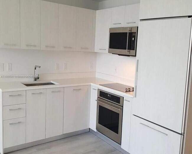Foto del edificio - 45 SW 9th St