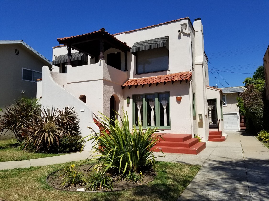 Primary Photo - 242 Coronado Ave