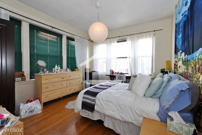 Building Photo - 5 br, 2 bath Condo - 215 Saint Paul St Apt 1C