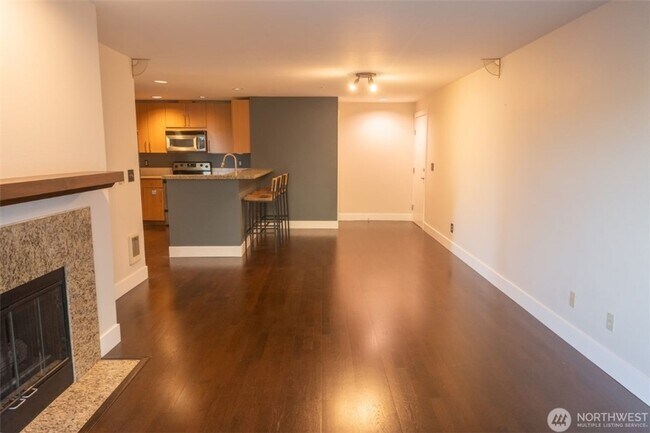 Building Photo - 2Bd/2Ba Seattle Condo